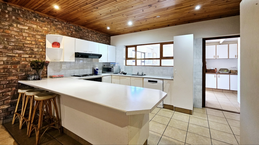 7 Bedroom Property for Sale in Oyster Bay Eastern Cape